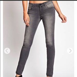 GUESS Inc.🔻Curvy Sophia Jeans